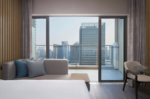 오리/거위털 이불, 미니바, 객실 내 금고, 책상