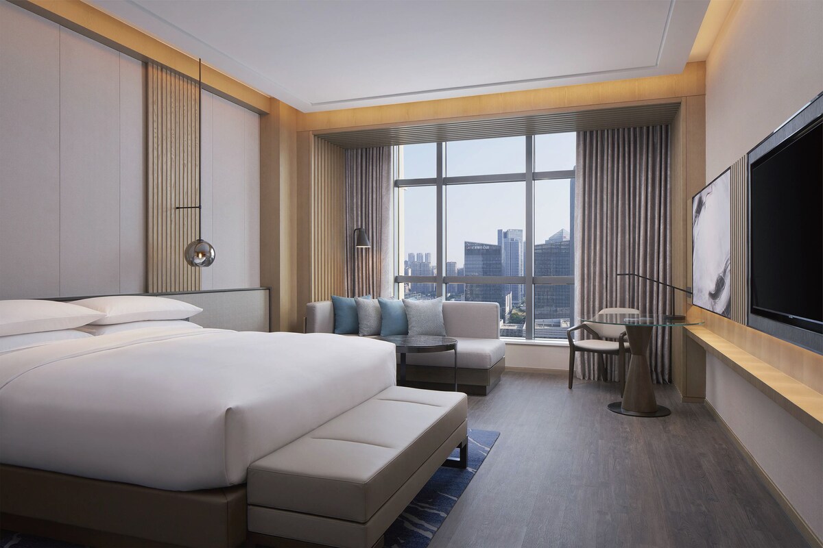 Superior Room, 1 King Bed | Down comforters, minibar, in-room safe, desk