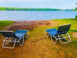 Beach - Fish Tail Cabin, lake, sandy beach, kayaks, canoe (Manitowish Waters)