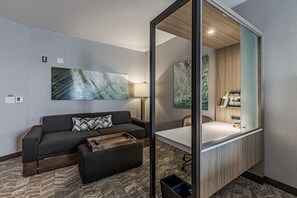 Desk, laptop workspace, blackout drapes, iron/ironing board - SpringHill Suites by Marriott Detroit Sterling Heights (Sterling Heights)
