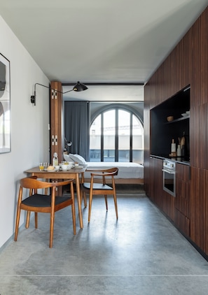 Superior-Apartment | Eigene Küche | Kühlschrank, Mikrowelle, Ofen, Herdplatte