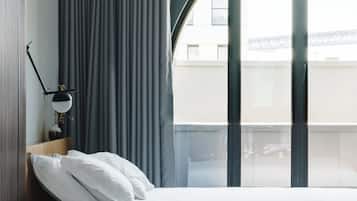 Superior Apartment | Blackout curtains, iron/ironing board, free WiFi, bed sheets