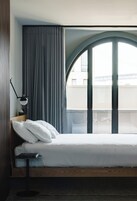 Cortinas blackout, tabla de planchar con plancha y wifi gratis 