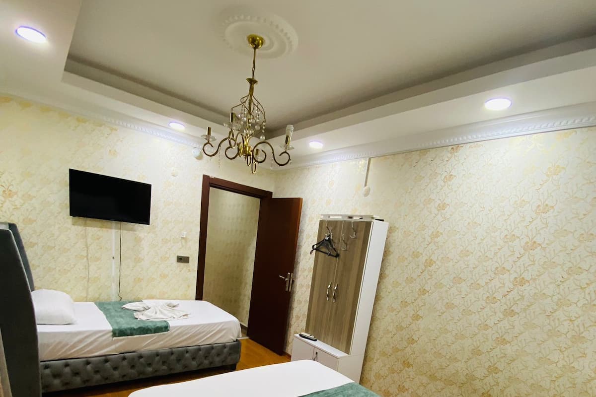 2 bedrooms, iron/ironing board