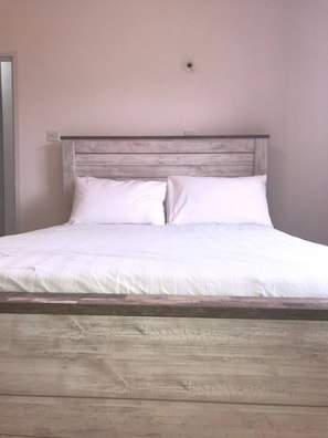 2 bedrooms, iron/ironing board, travel crib, free WiFi