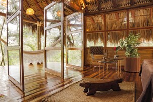 Deluxe Cabin | Living area | IPod dock, MP3 dock