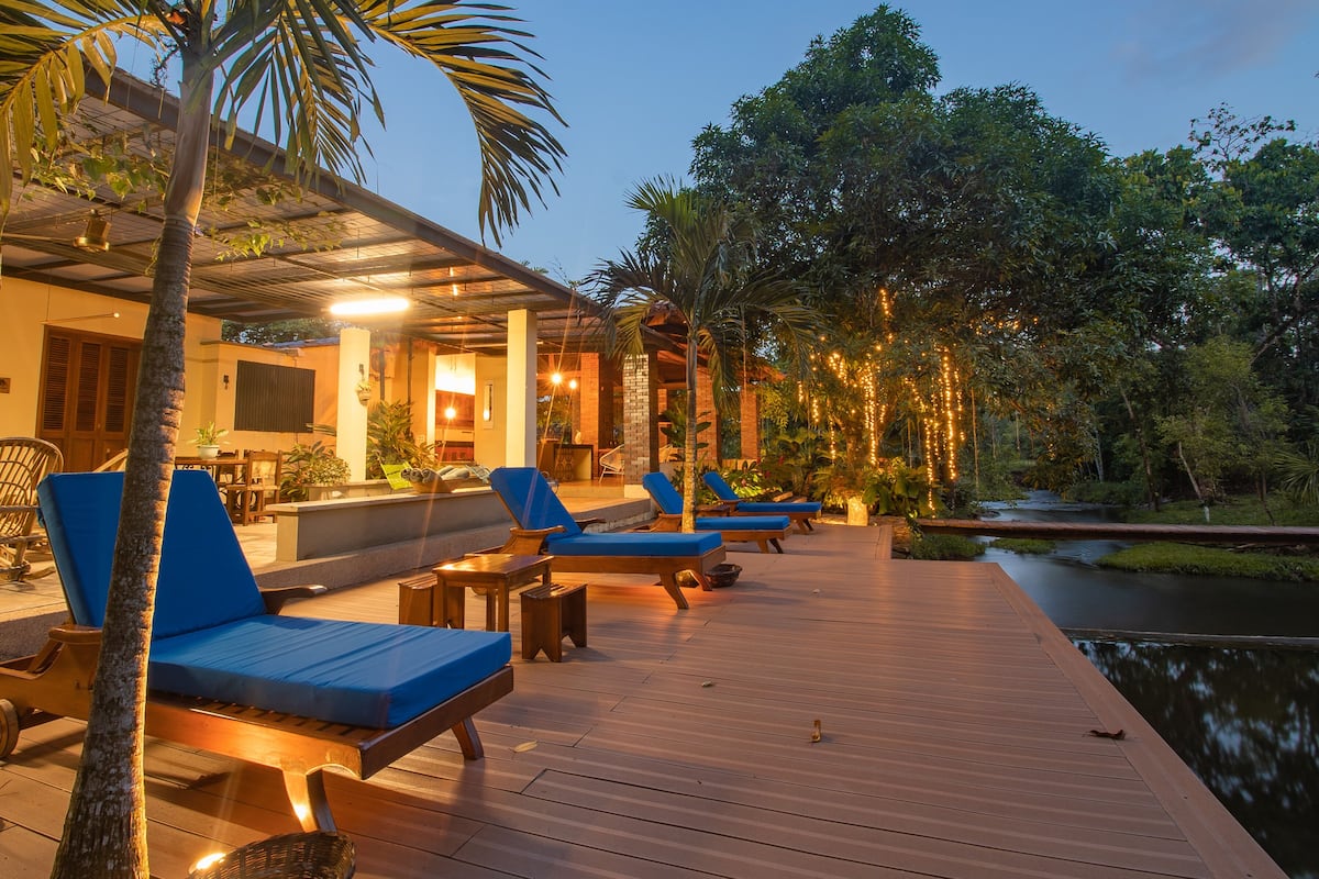 Exclusieve villa | Woonruimte | Een iPod-dock en een mp3-dock