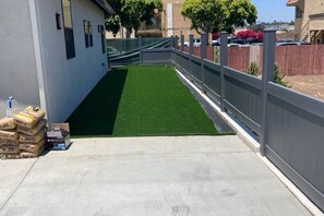 Property grounds - Family Getaway in Oceanside. 1.5 mi to Beach & 7mi to Legoland! (Oceanside)