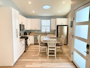Fridge, microwave, oven, stovetop - Family Getaway in Oceanside. 1.5 mi to Beach & 7mi to Legoland! (Oceanside)
