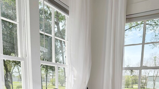 A bed with a white quilted mattress, a metal frame, and three pillows. - House - Wetumpka (Wetumpka)