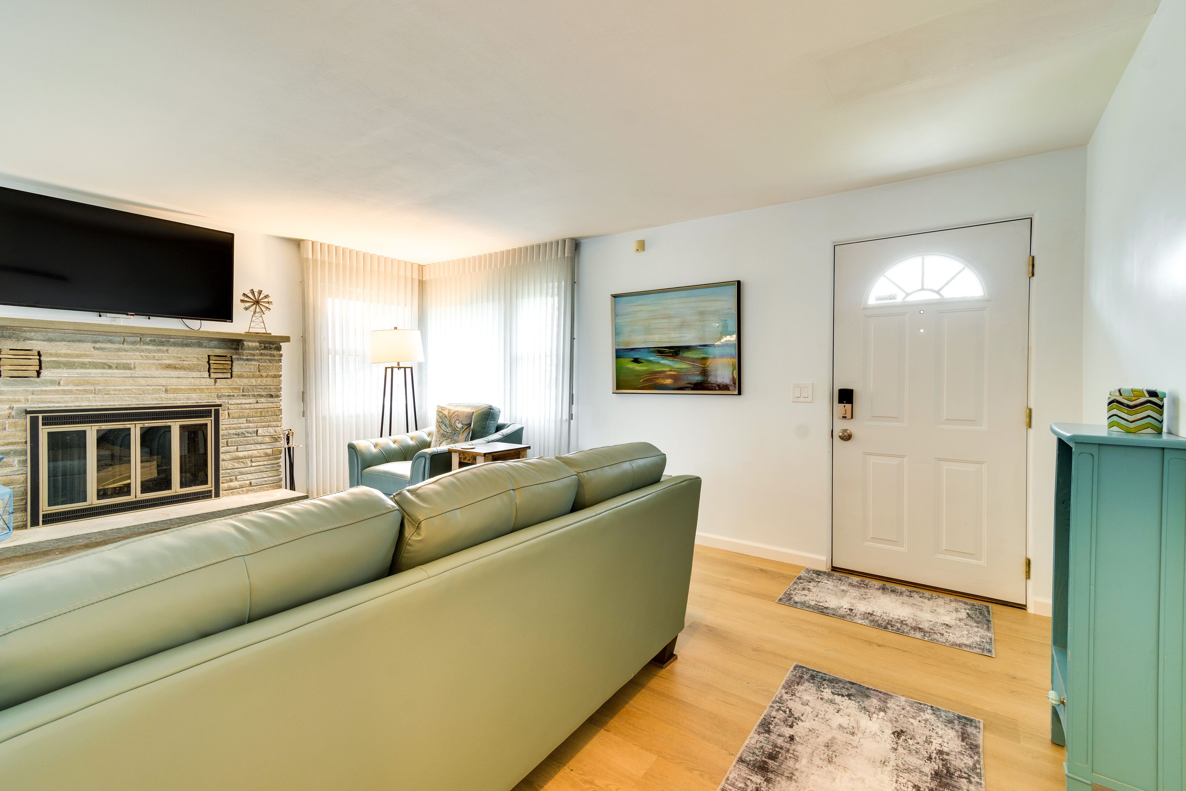 Rochester Family Home - Walk to Lake Ontario!