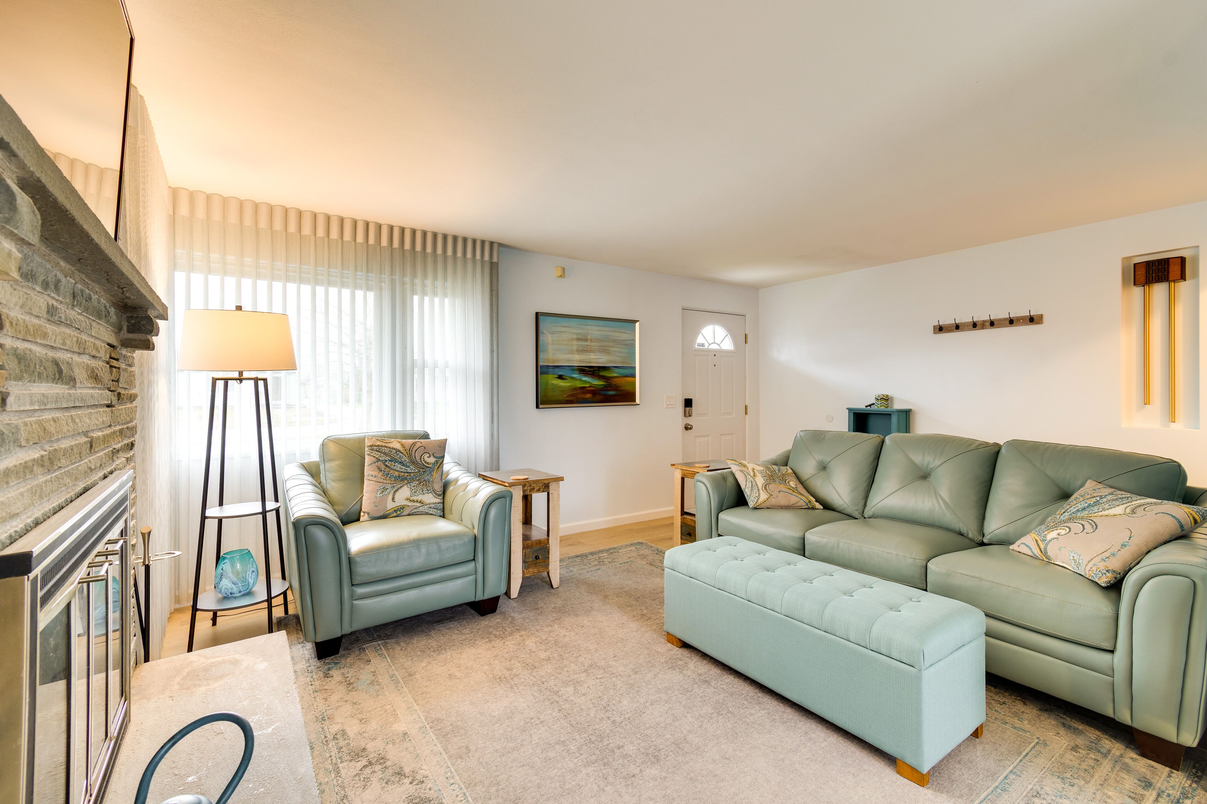 Rochester Family Home - Walk to Lake Ontario!