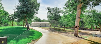 Dog-Friendly Home w/ Yard & Fire Pit in Midlothian