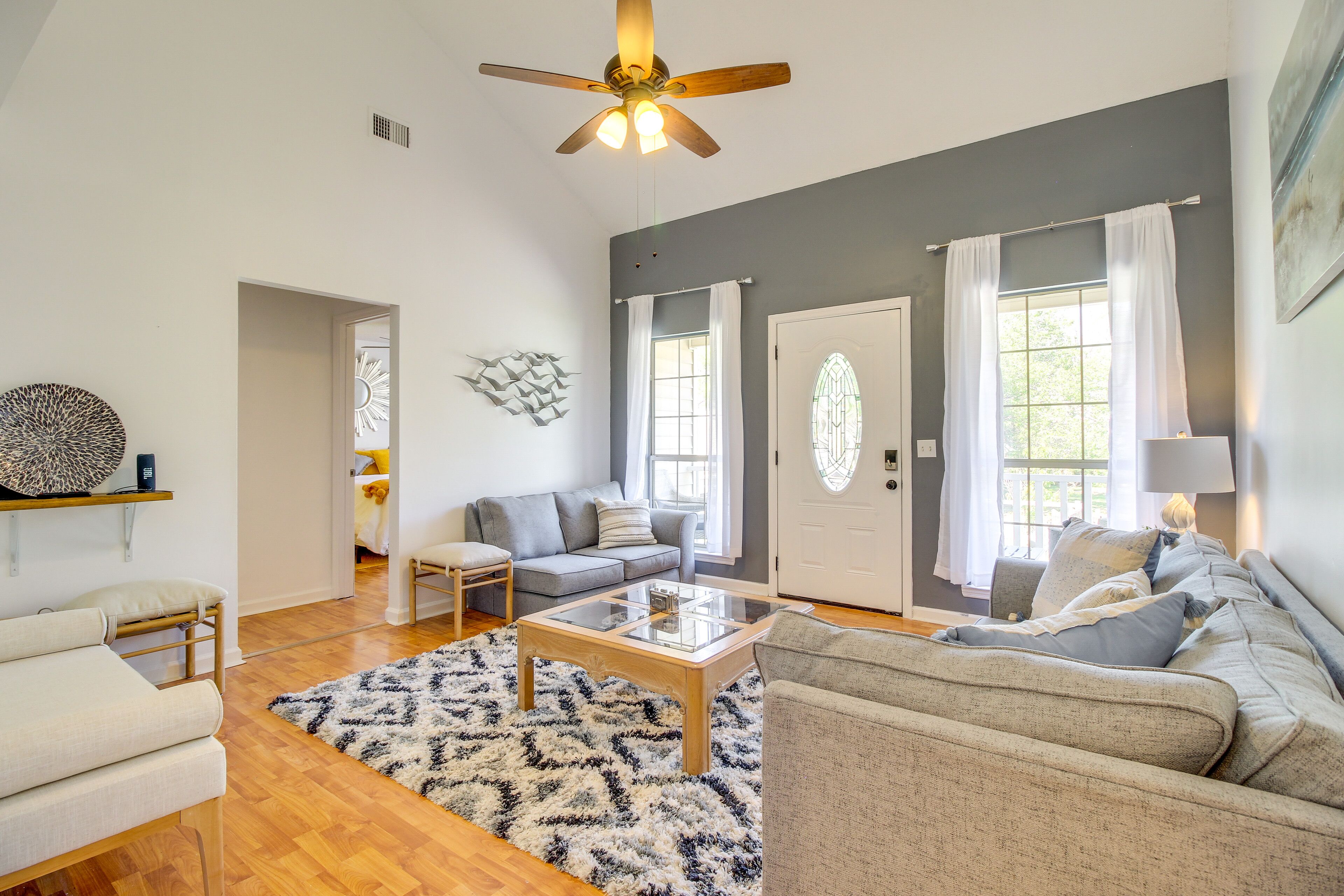 Cheerful Savannah Vacation Rental with Fire Pit!