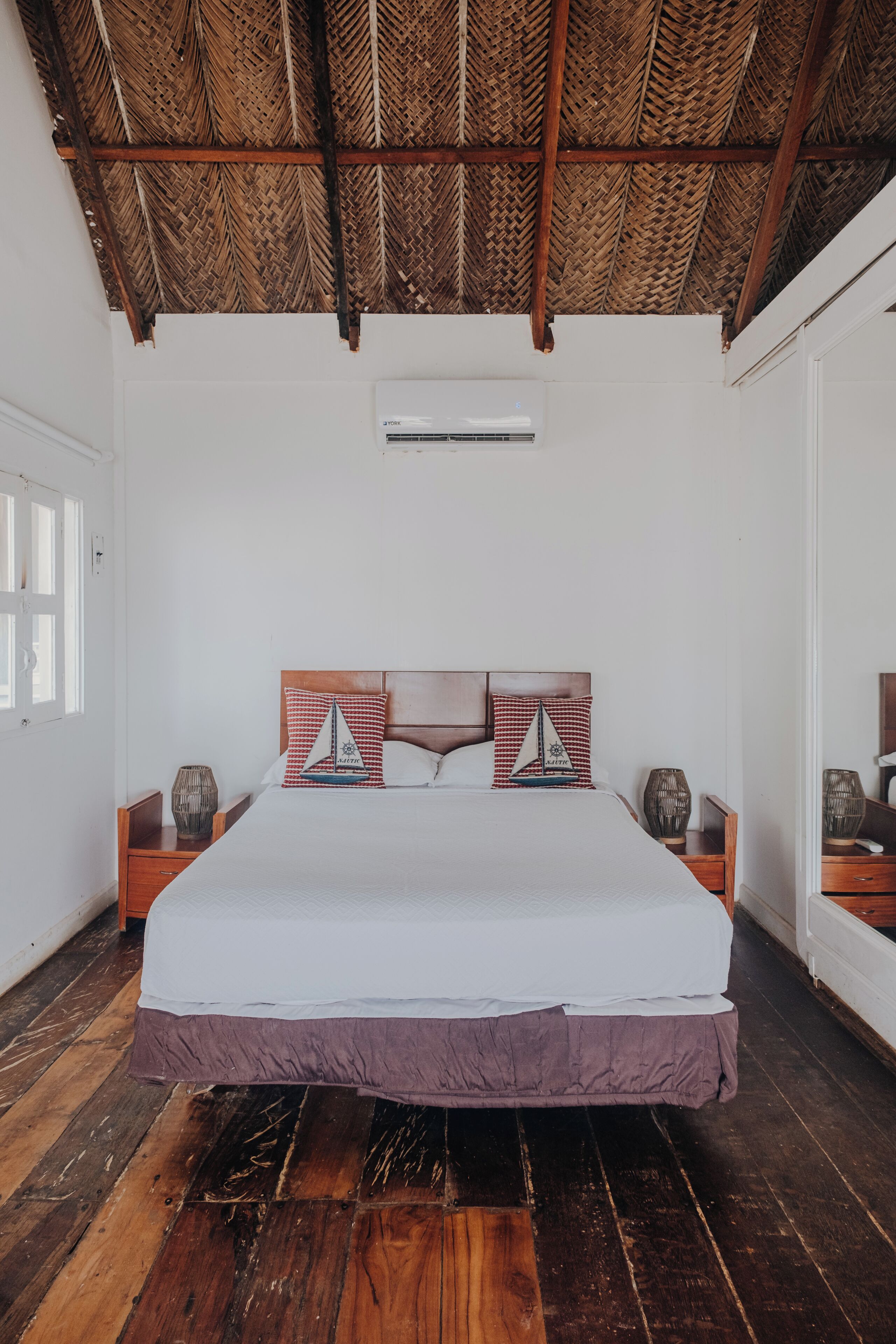 Standard Cabin | Free WiFi, bed sheets