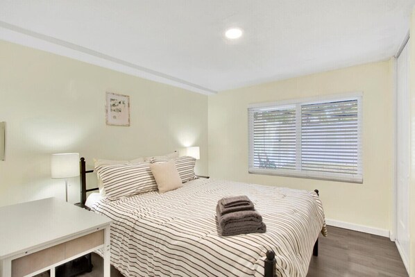 2 bedrooms, desk, iron/ironing board, free WiFi