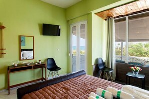 3 chambres, coffre-fort, fer et planche Ă repasser