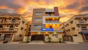 Property entrance - FabHotel All In One Saltlake (Barasat)
