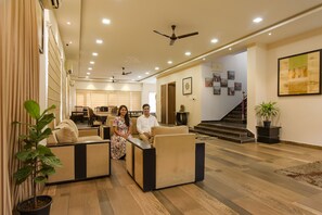 Lobby sitting area - FabHotel All In One Saltlake (Barasat)