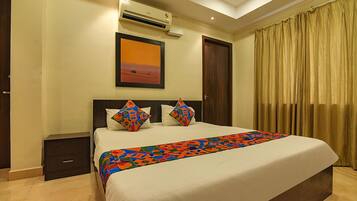 Deluxe Room | Egyptian cotton sheets, premium bedding, in-room safe, desk