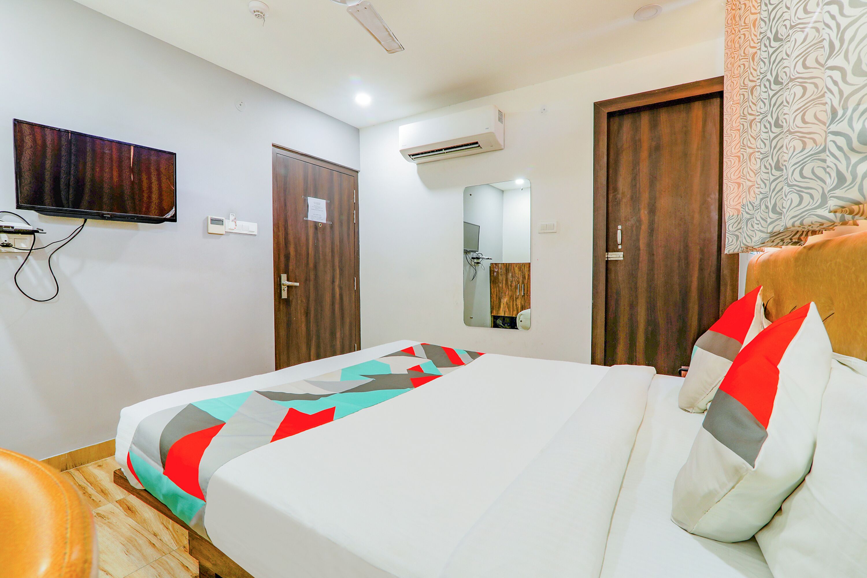 埃及棉床单、高档床上用品、客房内保险箱、办公桌