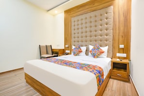 Deluxe Room | Egyptian cotton sheets, premium bedding, in-room safe, desk - FabHotel Cozy Inn (Mumbai)