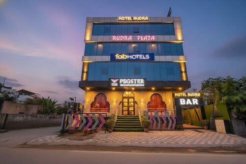 Fabhotel Prime Rudra