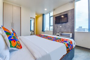 Egyptian cotton sheets, premium bedding, in-room safe, desk - Fabhotel Prime Rudra (Jaipur)