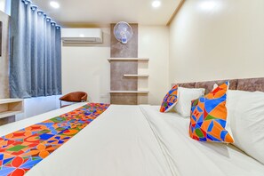Egyptian cotton sheets, premium bedding, in-room safe, desk - Fabhotel Prime Rudra (Jaipur)