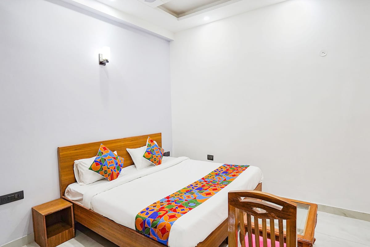 Deluxe Room | Egyptian cotton sheets, premium bedding, in-room safe, desk