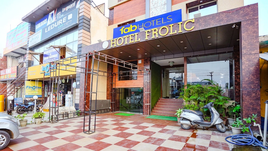Fabhotel Frolic