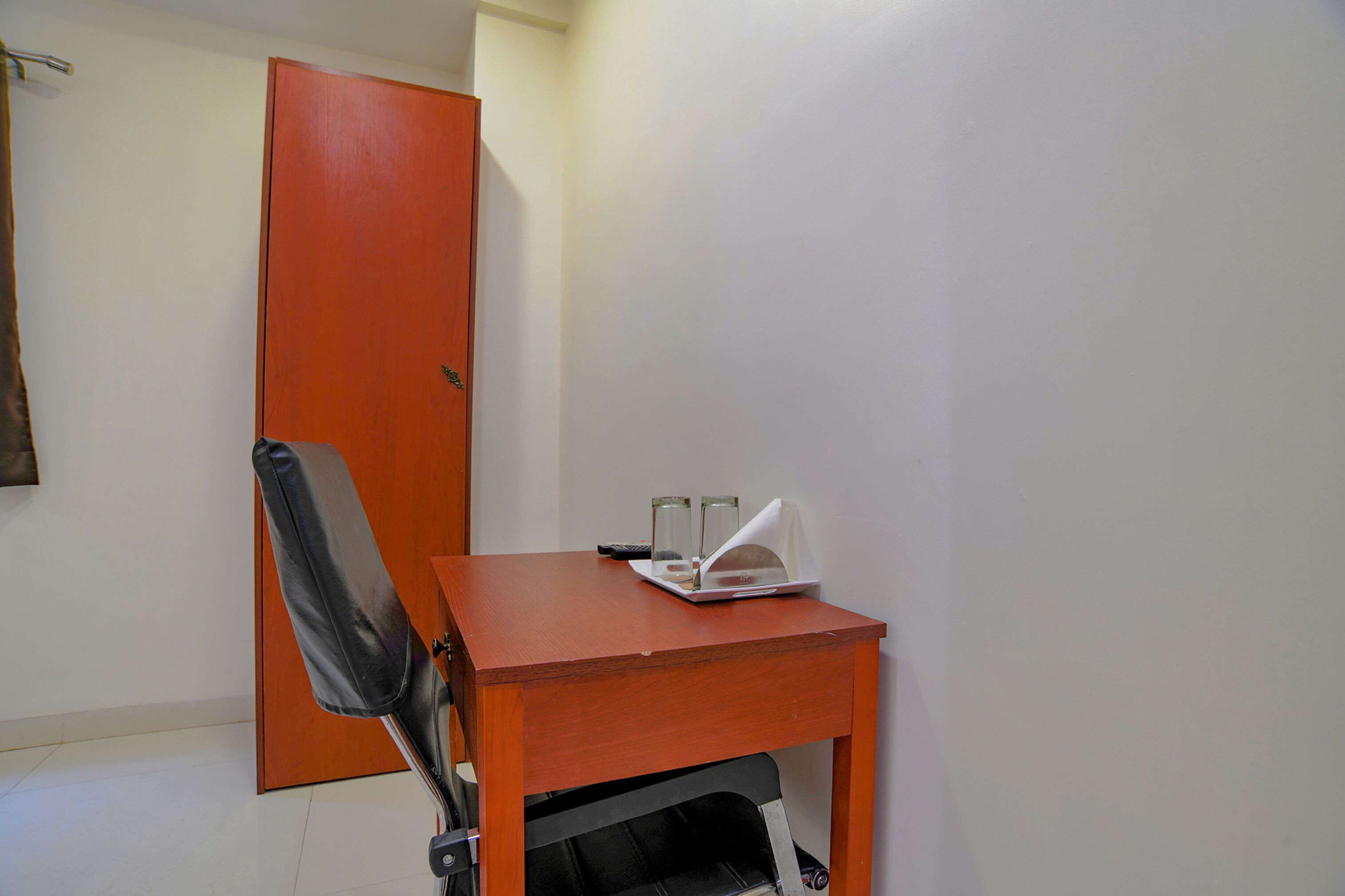 egyptian cotton sheets, premium bedding, in-room safe, desk