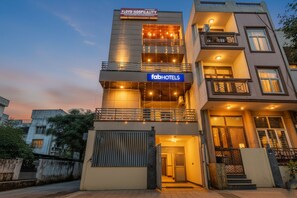 Exterior - Fabhotel Floyd (New Delhi)