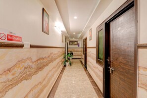 Lobby - Fabhotel The Villa (Kanpur)