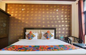 Egyptian cotton sheets, premium bedding, in-room safe, desk - Fabhotel City Palace (Dehradun)