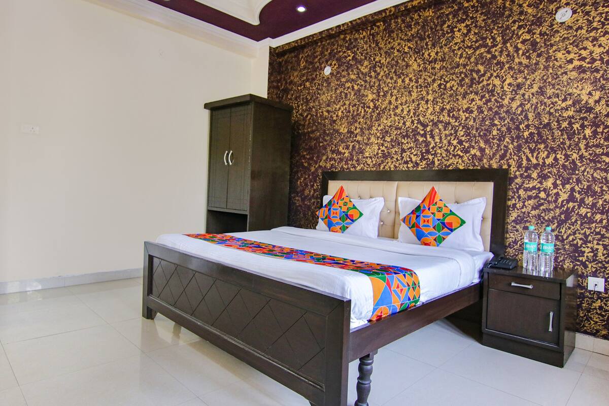 Family Room | Egyptian cotton sheets, premium bedding, in-room safe, desk
