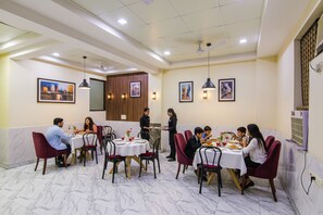 Dining - FabHotel Devise Residency New Delhi (New Delhi)