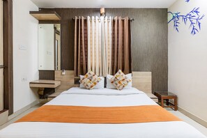 Deluxe Room | Egyptian cotton sheets, premium bedding, in-room safe, free WiFi - Fabhotel Shree Regency (Bhopal)