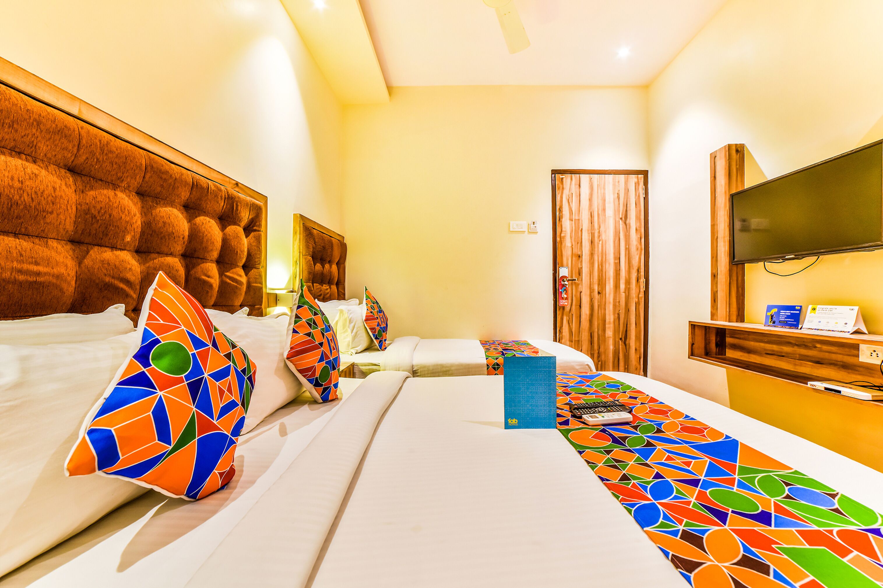 Egyptian cotton sheets, premium bedding, in-room safe, desk