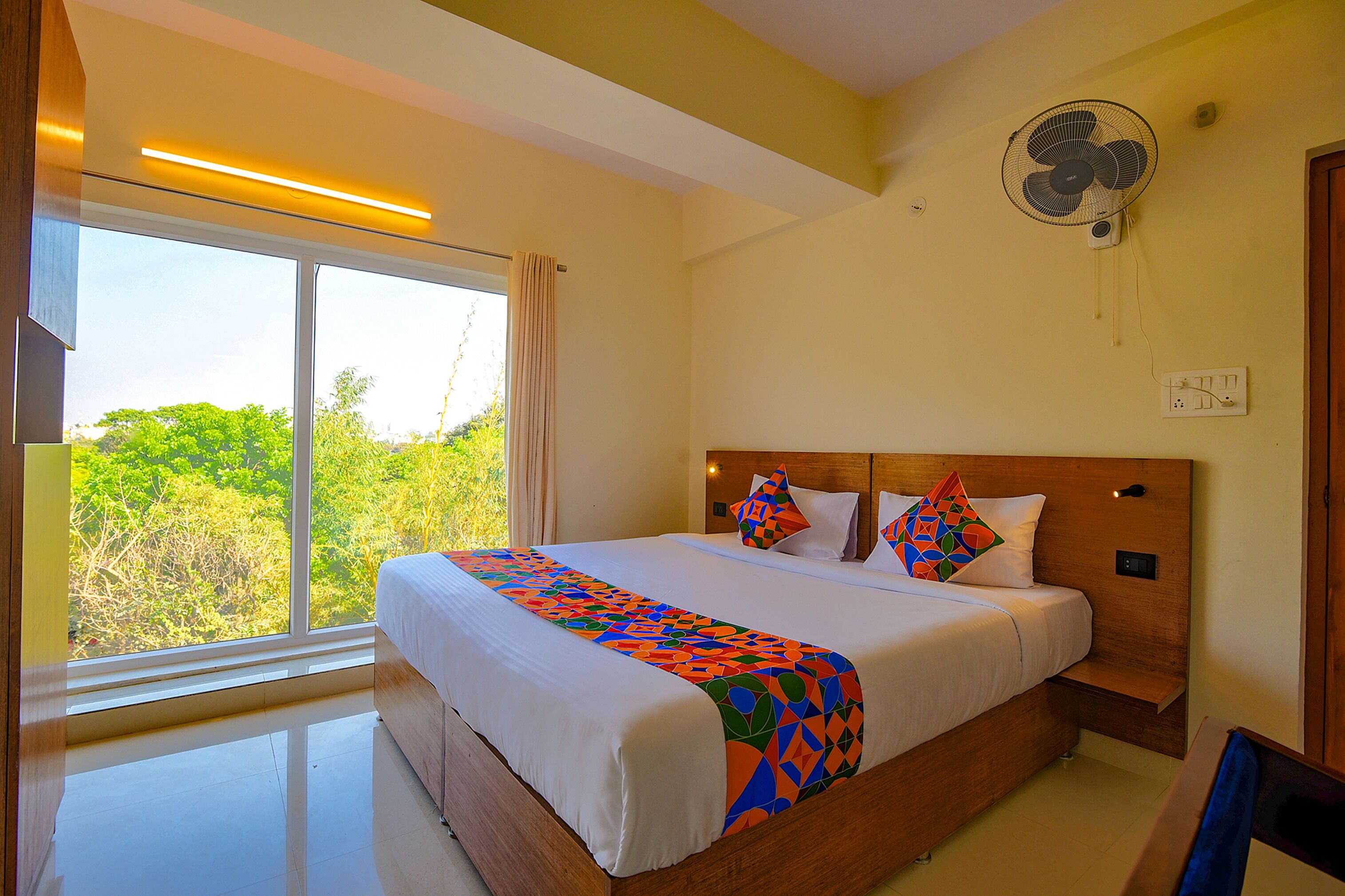 Egyptian cotton sheets, premium bedding, in-room safe, free WiFi