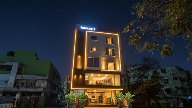 A modern building with a sign reading "fab hotels". - Fabhotel Gr Lake View (Bengaluru)