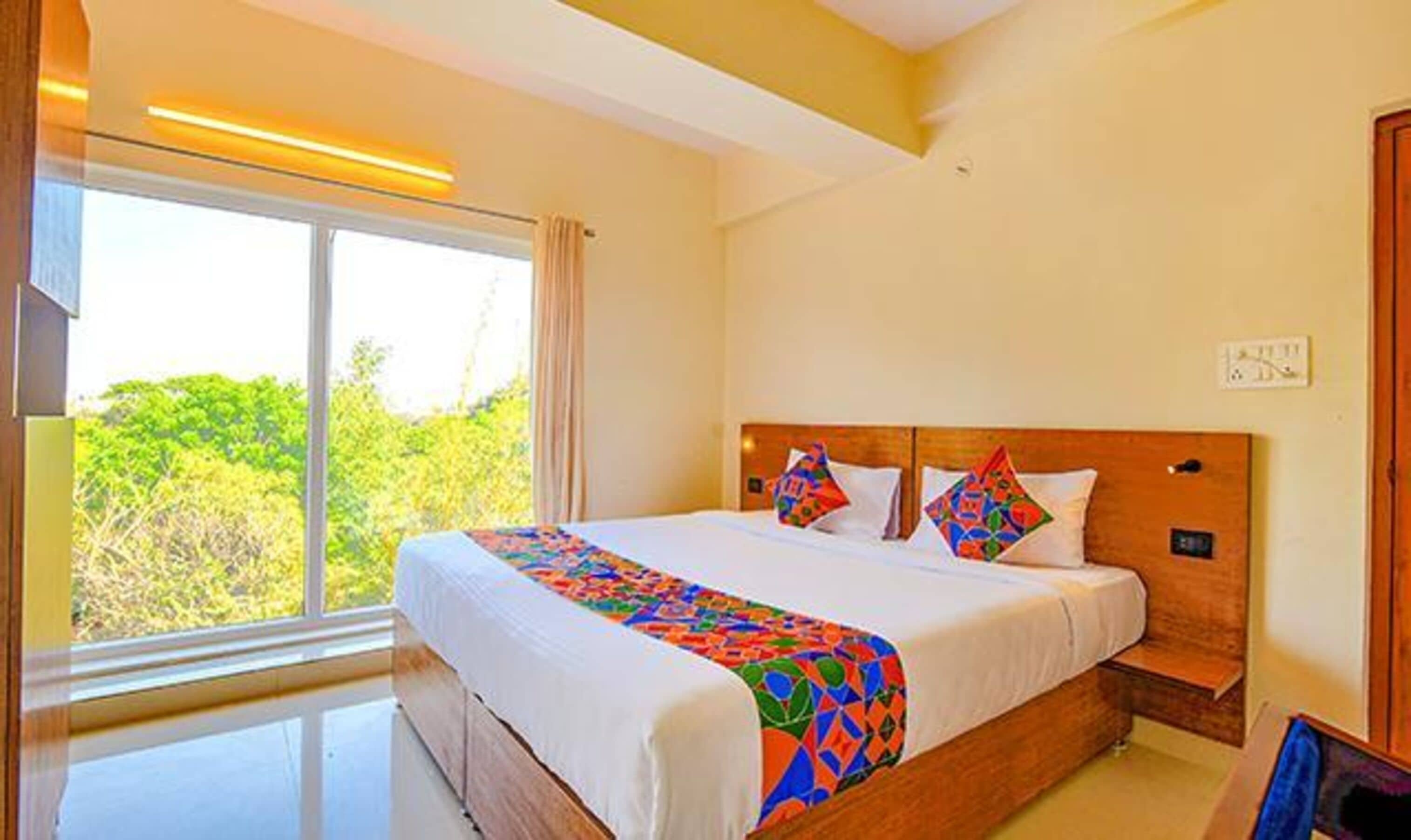 FabHotel GR Lake View