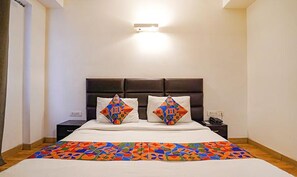 Egyptian cotton sheets, premium bedding, in-room safe, free WiFi - Fabhotel Kaushambi (Ghaziabad)