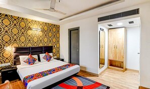 Deluxe Room | Egyptian cotton sheets, premium bedding, in-room safe, free WiFi - Fabhotel Kaushambi (Ghaziabad)