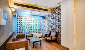 Lobby sitting area - Fabhotel Kaushambi (Ghaziabad)