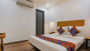 Egyptian cotton sheets, premium bedding, in-room safe, WiFi (free) - FabHotel Indraprastha (New Delhi)