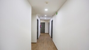 Lobby - FabHotel Indraprastha (New Delhi)