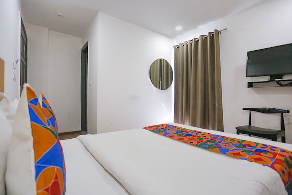 Egyptian cotton sheets, premium bedding, in-room safe, free WiFi