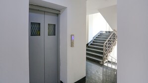 Lobby - FabHotel Indraprastha (New Delhi)