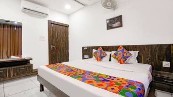 Deluxe Room | Egyptian cotton sheets, premium bedding, in-room safe, free WiFi